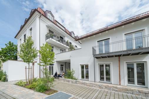 Außenansicht Außenansicht - Erdgeschosswohnung in 81737 München mit 94m² kaufen