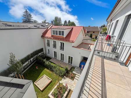 Blick in den Garten - Einfamilienhaus in 81737 München mit 192m² kaufen