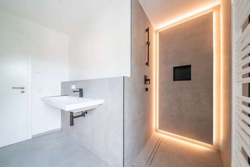 Badezimmer - Dachgeschosswohnung in 81737 München mit 98m² kaufen