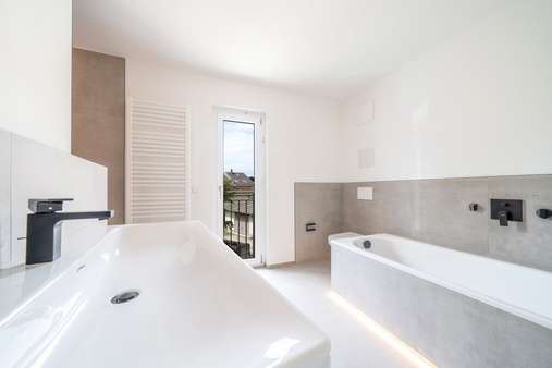 Badezimmer - Dachgeschosswohnung in 81737 München mit 98m² kaufen