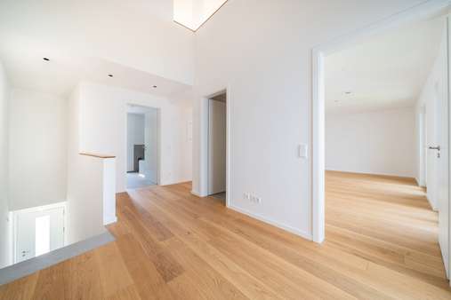 Flur - Dachgeschosswohnung in 81737 München mit 98m² kaufen