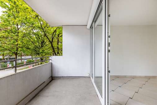 Loggia Wohnzimmer - Etagenwohnung in 80993 München mit 67m² kaufen
