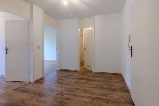 Großzügiger Wohnungsflur Großzügiger Wohnungsflur - Etagenwohnung in 81369 München mit 70m² kaufen