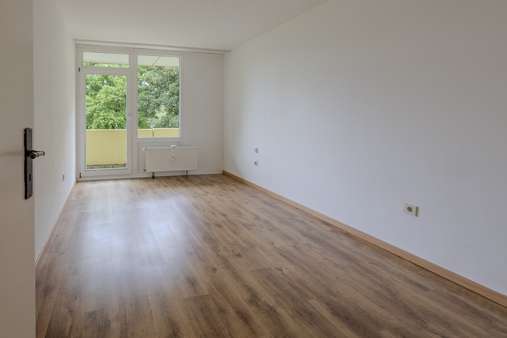 Schlafzimmer mit Ausgang zum Balkon Schlafzimmer mit Ausgang zum Balkon - Etagenwohnung in 81369 München mit 70m² kaufen