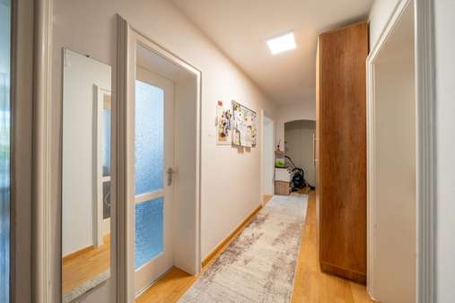 Flur Flur - Etagenwohnung in 80797 München mit 66m² kaufen