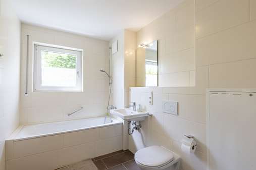 Badezimmer - Erdgeschosswohnung in 94315 Straubing mit 82m² kaufen
