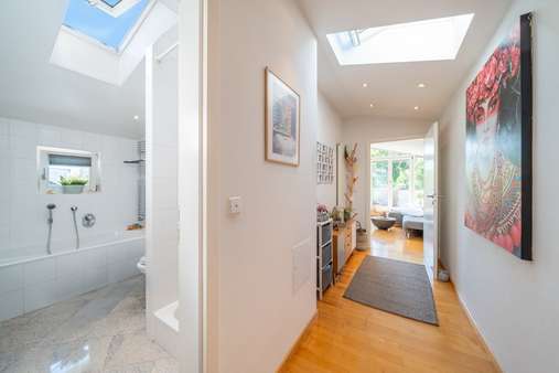 lichtdurchflutetes Ambiente - Mehrfamilienhaus in 81825 München mit 277m² kaufen