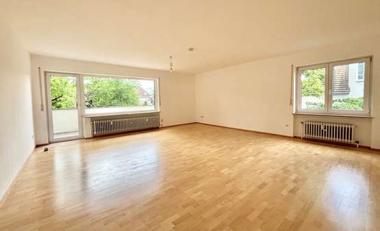 Wohnzimmer - Etagenwohnung in 81245 München mit 74m² kaufen