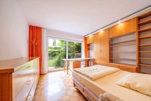 Arbeits- oder Kinderzimmer Arbeits- oder Kinderzimmer - Erdgeschosswohnung in 81545 München mit 115m² kaufen