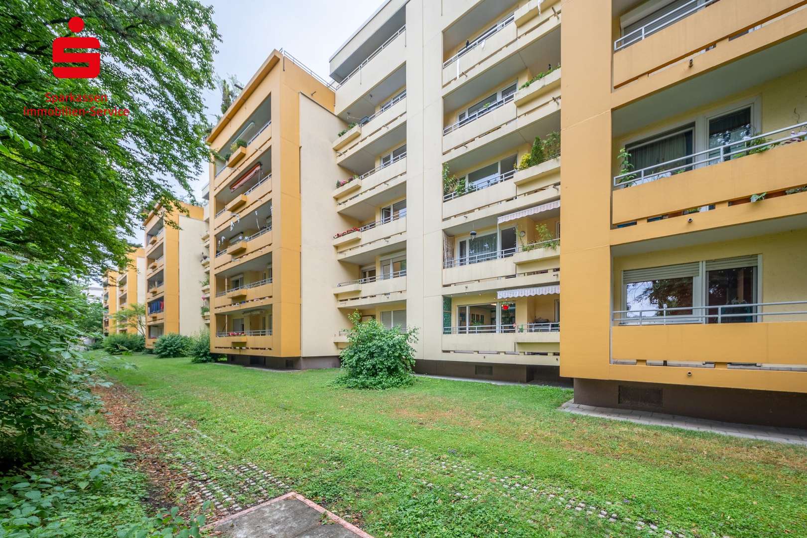Außenansicht Außenansicht - Erdgeschosswohnung in 80993 München mit 79m² kaufen