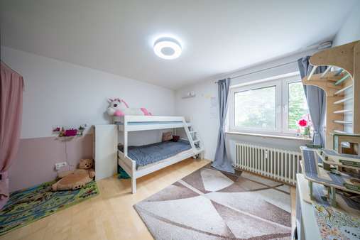 Kinderzimmer Kinderzimmer - Erdgeschosswohnung in 80993 München mit 79m² kaufen