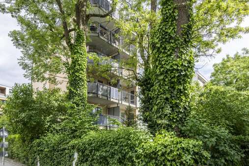 Ansicht Wohnhaus - Etagenwohnung in 80809 München mit 71m² kaufen