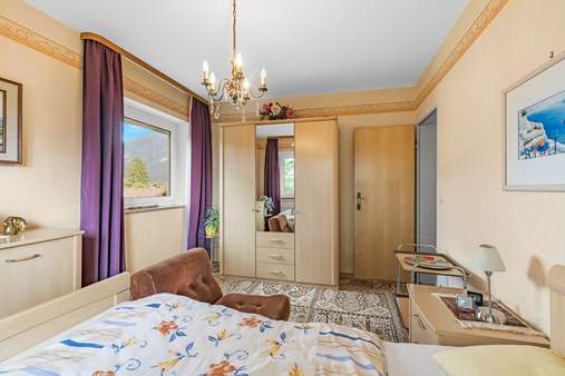 Schlafzimmer - Etagenwohnung in 82487 Oberammergau mit 54m² kaufen