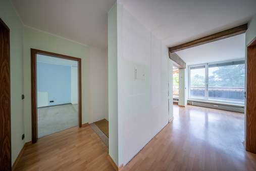 Flur Flur - Dachgeschosswohnung in 81737 München mit 87m² kaufen