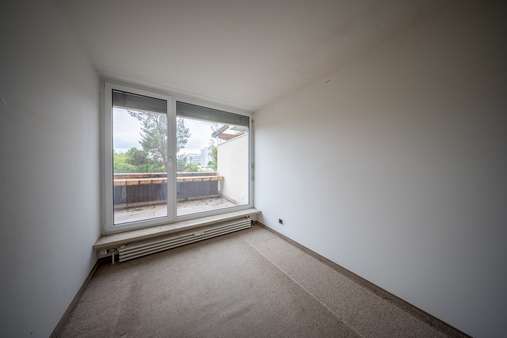 Gäste-/ Arbeits-/ Kinderzimmer Gäste-/ Arbeits-/ Kinderzimmer - Dachgeschosswohnung in 81737 München mit 87m² kaufen