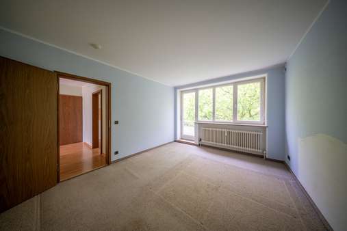 Schlafzimmer Schlafzimmer - Dachgeschosswohnung in 81737 München mit 87m² kaufen