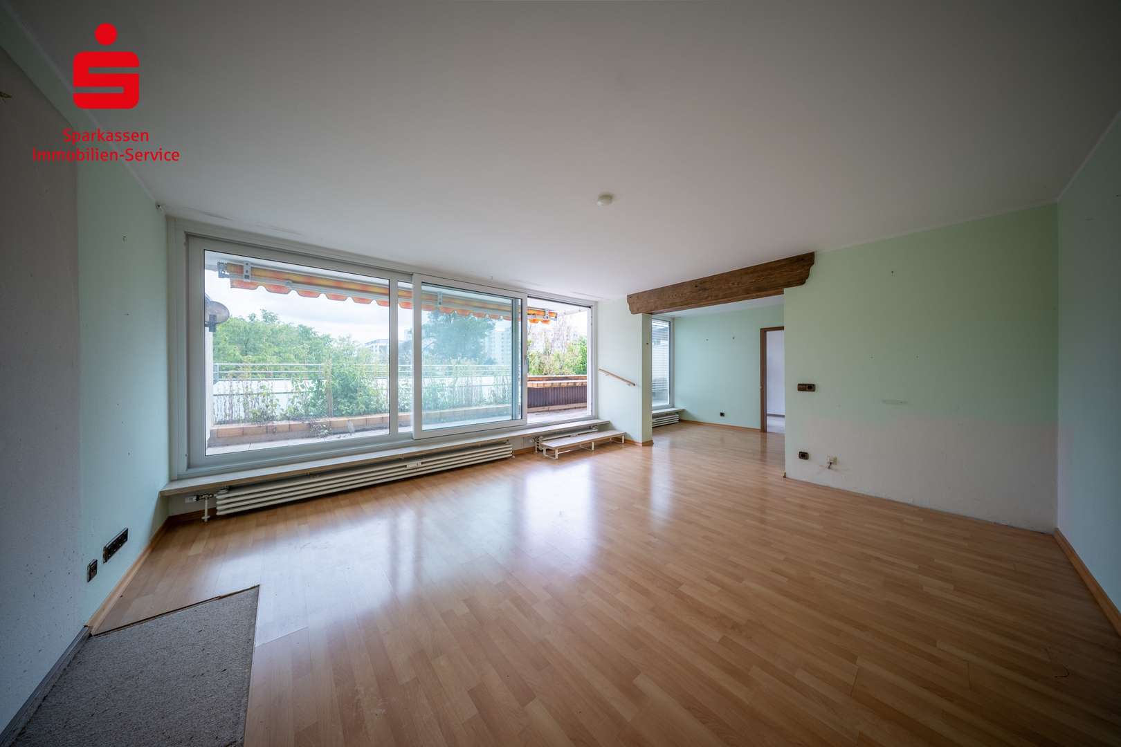 Wohnzimmer Wohnzimmer - Dachgeschosswohnung in 81737 München mit 87m² kaufen