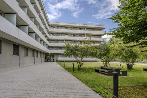 Hauszugang Hauszugang - Erdgeschosswohnung in 80939 München mit 21m² kaufen