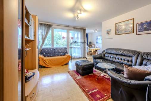 Wohnzimmer - Etagenwohnung in 80807 München mit 82m² kaufen