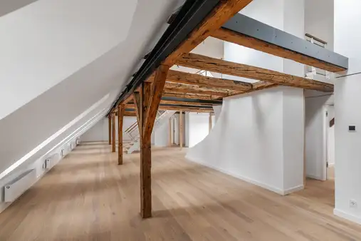 Rarität im Glockenbachviertel! Exklusive Dachgeschosswohnung mit Loftcharakter