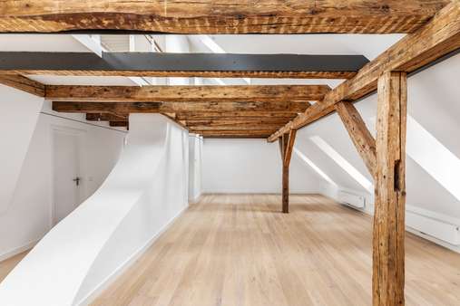 Wohnraum Wohnraum - Dachgeschosswohnung in 80469 München mit 173m² kaufen