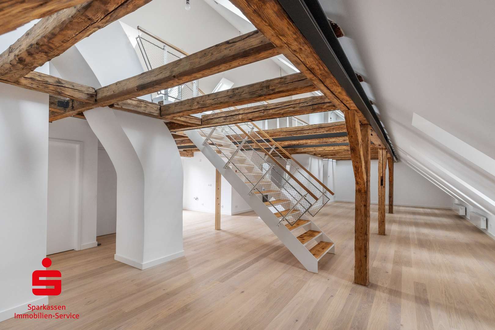 Wohnraum Wohnraum - Dachgeschosswohnung in 80469 München mit 173m² kaufen