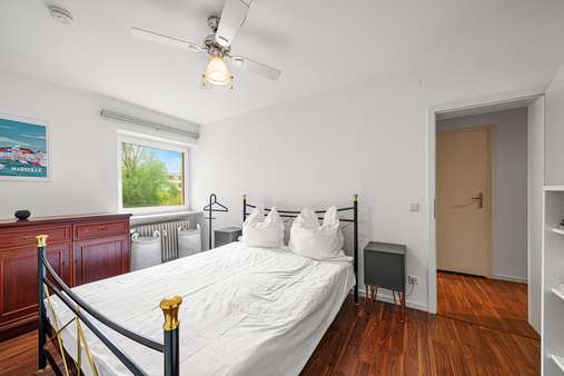 Schlafzimmer Schlafzimmer - Etagenwohnung in 81927 München mit 75m² kaufen