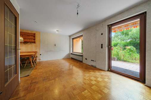 Wohnzimmer - Doppelhaushälfte in 82140 Olching mit 91m² kaufen