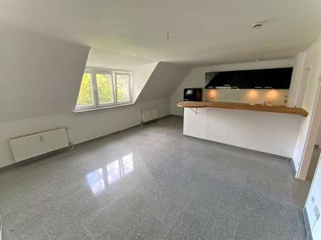 geräumiges Wohnzimmer geräumiges Wohnzimmer - Maisonette-Wohnung in 81673 München mit 80m² mieten