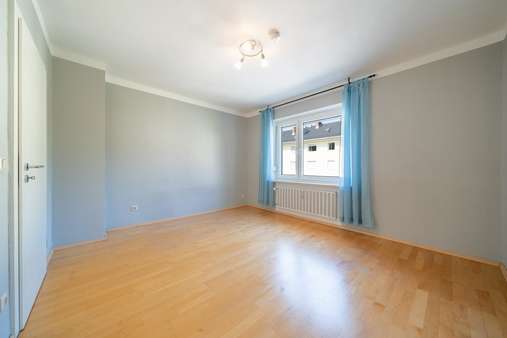 Schlafzimmer Schlafzimmer - Etagenwohnung in 80807 München mit 75m² kaufen