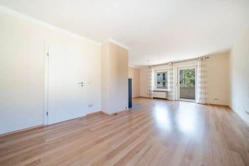 Wohnzimmer Wohnzimmer - Etagenwohnung in 80807 München mit 75m² kaufen