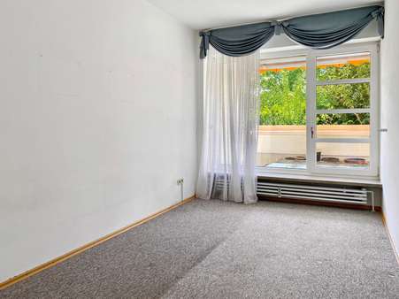 Zimmer mit Zugang zur Terrasse Zimmer mit Zugang zur Terrasse - Etagenwohnung in 81737 München mit 136m² kaufen