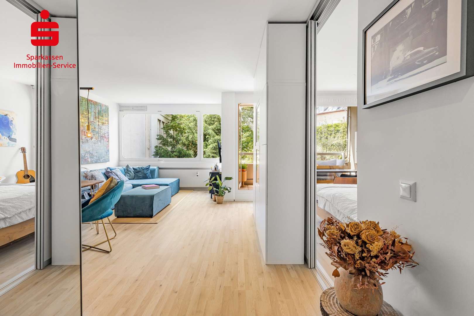 Blick aus dem Eingangsbereich Blick aus dem Eingangsbereich - Etagenwohnung in 80333 München mit 49m² kaufen