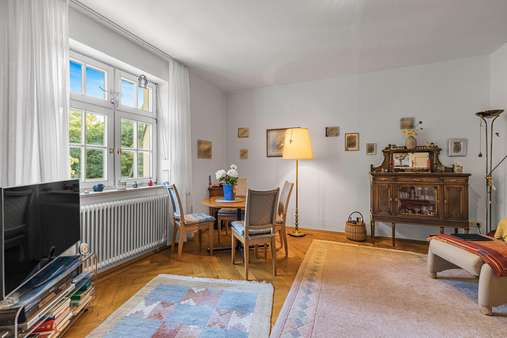 Wohnzimmer - Etagenwohnung in 81669 München mit 82m² kaufen