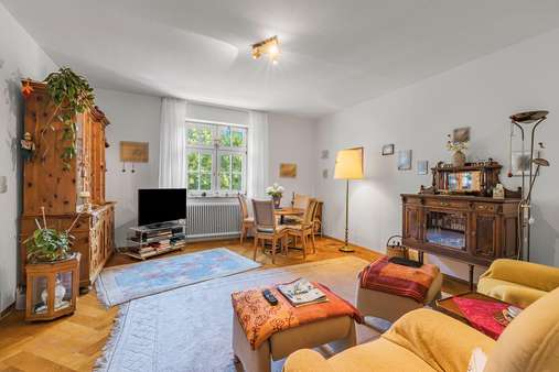 Wohnzimmer - Etagenwohnung in 81669 München mit 82m² kaufen