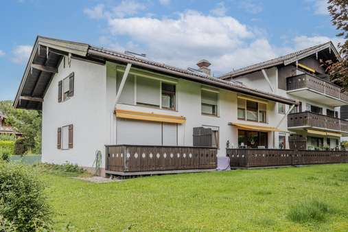 Hausansicht Hausansicht - Dachgeschosswohnung in 83700 Rottach-Egern mit 50m² kaufen
