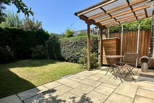 Terrasse mit eigenem Garten Terrasse mit eigenem Garten - Reihenmittelhaus in 81241 München mit 103m² mieten