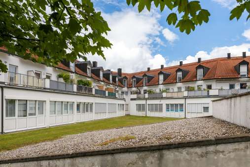 Rückansicht Rückansicht - Etagenwohnung in 82205 Gilching mit 53m² kaufen