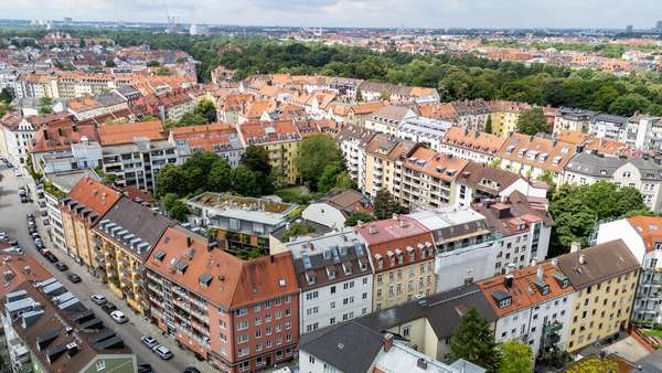 Drohnenansicht Drohnenansicht - Dachgeschosswohnung in 81541 München mit 93m² kaufen