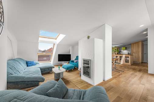 Wohn- und Essbereich Wohn- und Essbereich - Dachgeschosswohnung in 81541 München mit 93m² kaufen