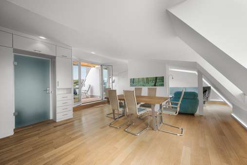 Wohn- und Essbereich Wohn- und Essbereich - Dachgeschosswohnung in 81541 München mit 93m² kaufen