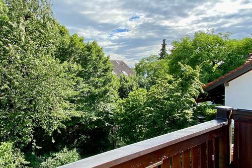 Aussicht Südbalkon - Dachgeschosswohnung in 81247 München mit 54m² mieten