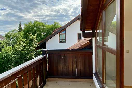 Südbalkon - Dachgeschosswohnung in 81247 München mit 54m² mieten