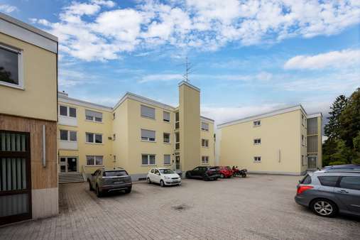 Hauseingangsseite Hauseingangsseite - Etagenwohnung in 82131 Gauting mit 34m² kaufen
