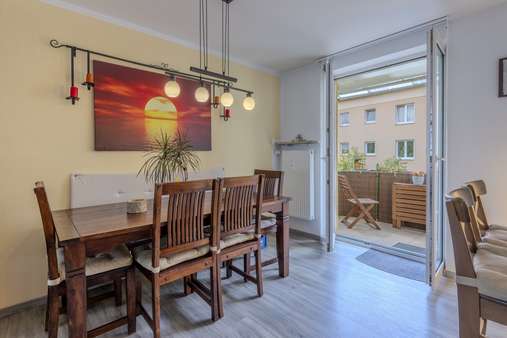 Essbereich im Wohnzimmer - Etagenwohnung in 81549 München mit 103m² kaufen