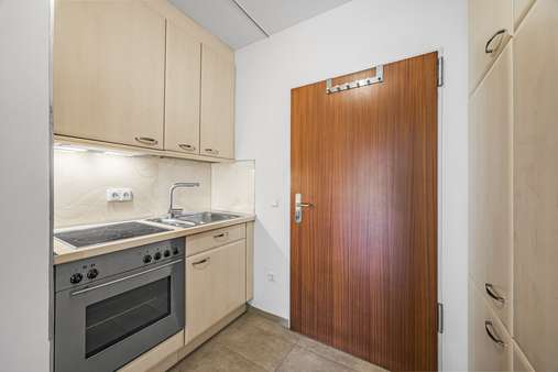 Küche möbliert - Eingangsbereich - Etagenwohnung in 81479 München mit 49m² kaufen