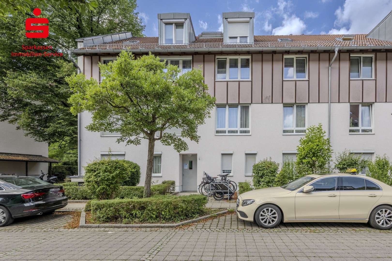Hausansicht Hausansicht - Dachgeschosswohnung in 81671 München mit 45m² kaufen