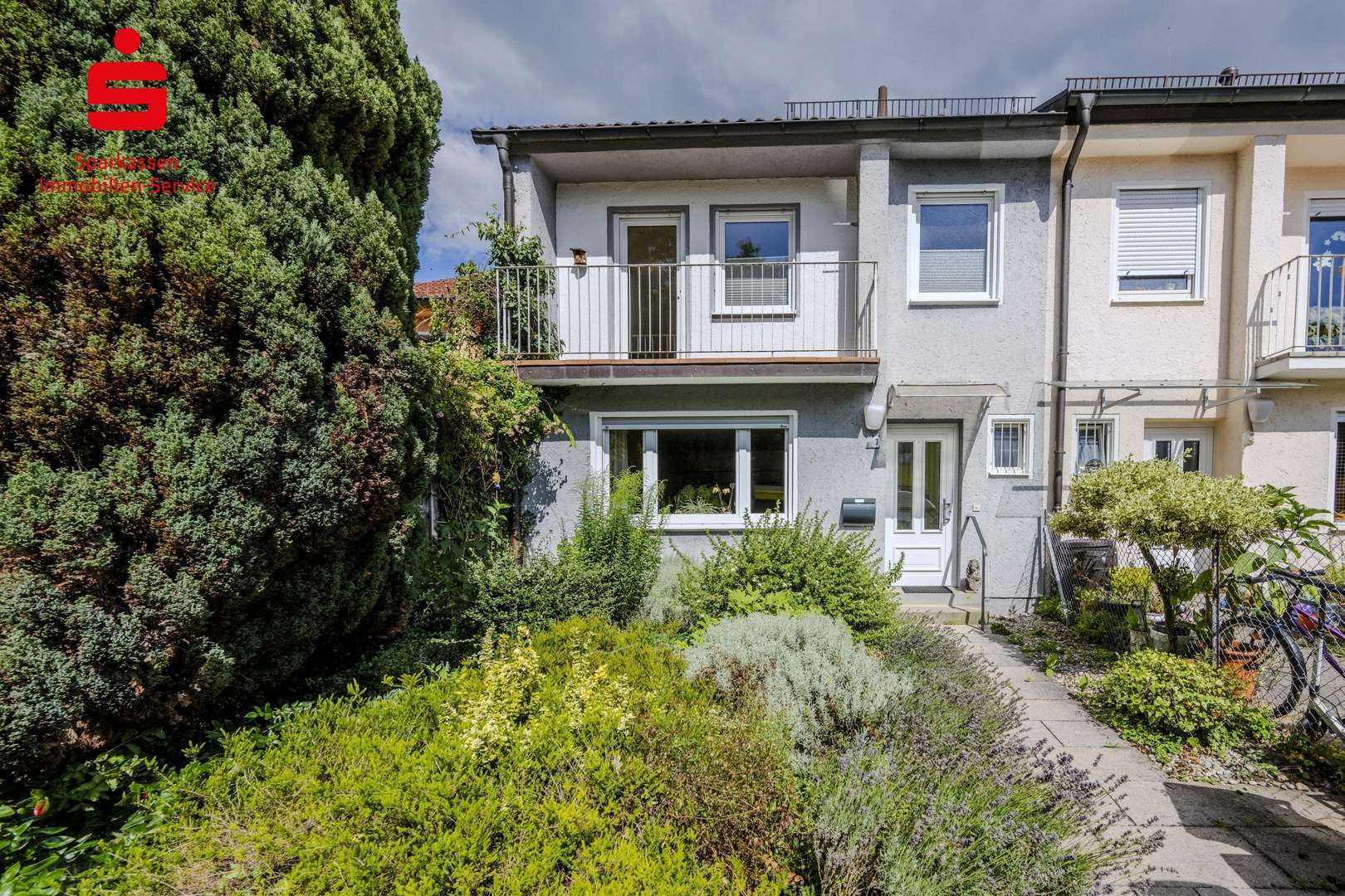 Hauszugang Hauszugang - Reihenmittelhaus in 80997 München mit 101m² kaufen