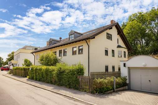 Straßenansicht Straßenansicht - Etagenwohnung in 81827 München mit 78m² kaufen