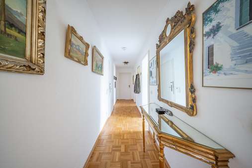 Flur - Etagenwohnung in 82131 Gauting mit 76m² kaufen